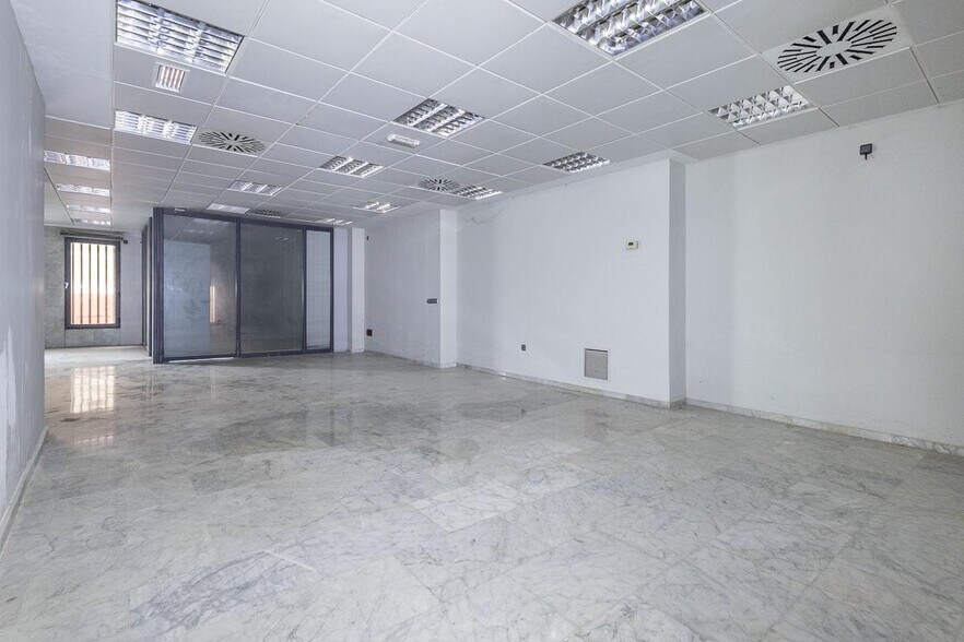 Local en Iznalloz, Granada en venta - Foto del interior - Imagen 3 de 21
