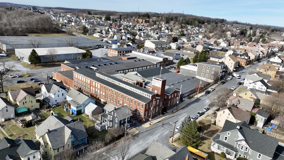 240 S Main St, Nazareth, PA en alquiler - Foto del edificio - Imagen 2 de 39