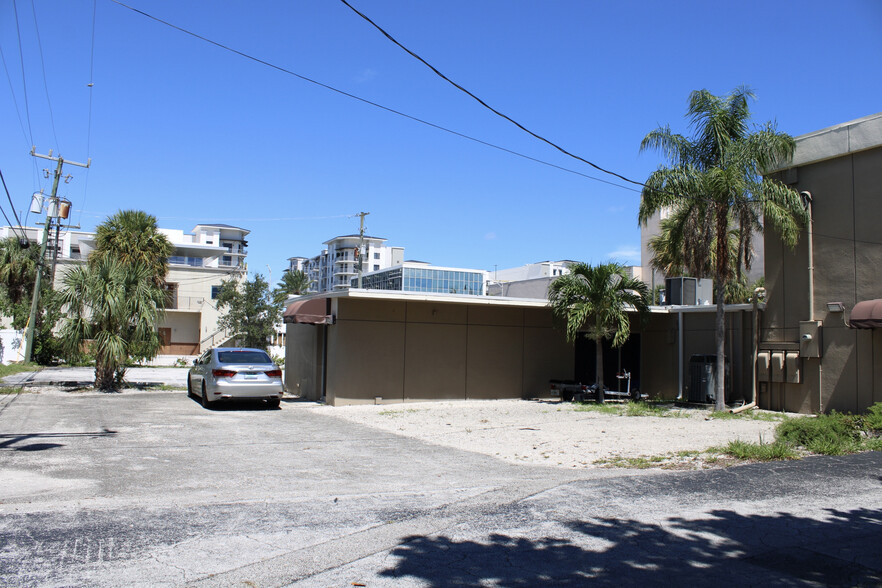 17 SE 24th Ave, Pompano Beach, FL en alquiler - Foto del edificio - Imagen 3 de 3