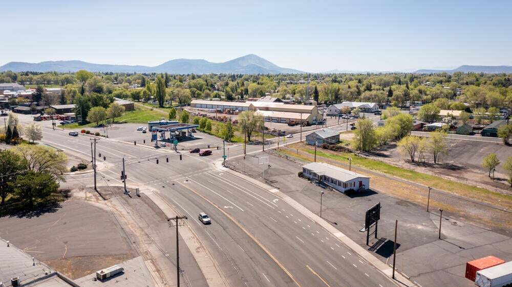 3350 S 6th St, Klamath Falls, OR en venta Vista aérea- Imagen 1 de 15