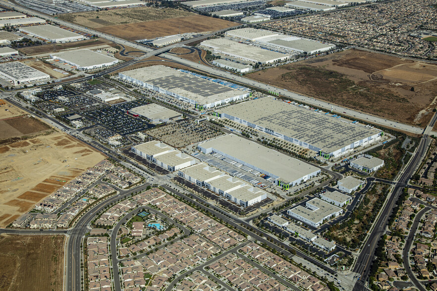 5200-5210 Hamner, Eastvale, CA en alquiler - Foto del edificio - Imagen 2 de 5