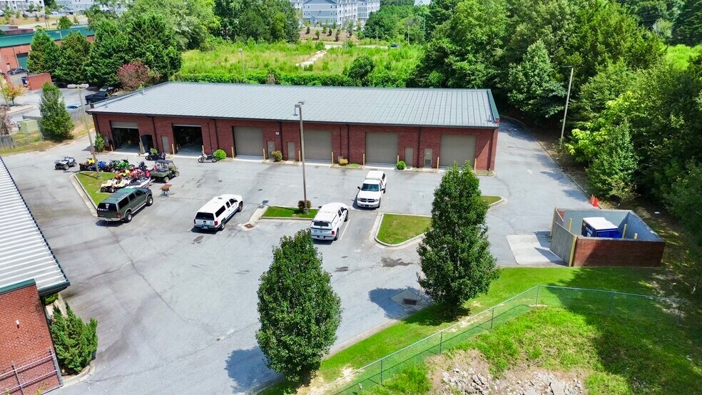 3476 Palmer Drive - 2 Building Complex cartera de 2 inmuebles en venta en LoopNet.es - Foto del edificio - Imagen 2 de 3