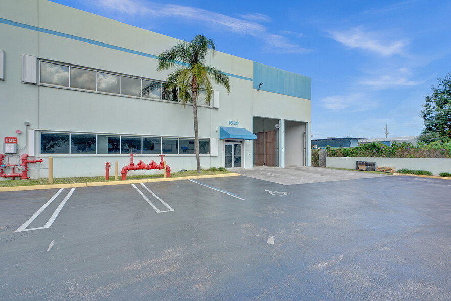 1630 NW 108th Ave, Miami, FL en venta - Foto del edificio - Imagen 1 de 25