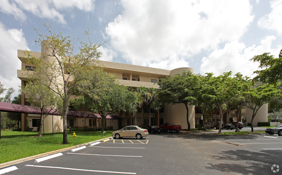 3810 Inverrary Blvd, Lauderhill, FL en venta - Foto del edificio - Imagen 2 de 6