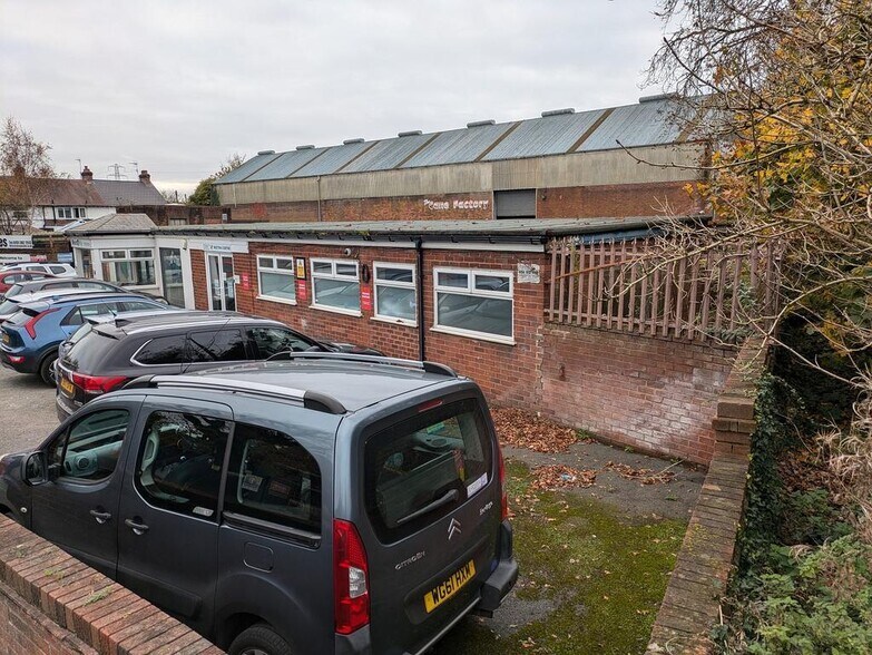 Hooton Rd, Ellesmere Port en venta - Foto del edificio - Imagen 2 de 6