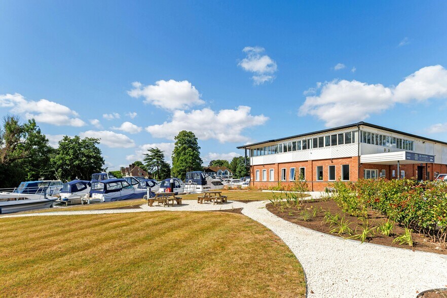Ferry Ln, Bourne End en alquiler - Foto del edificio - Imagen 2 de 20