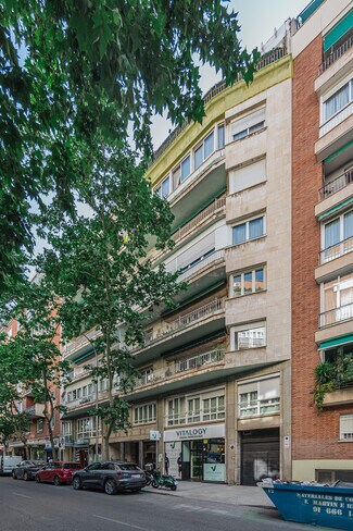 Más detalles de Calle de Edgar Neville, Madrid - Edificio residencial​ en venta