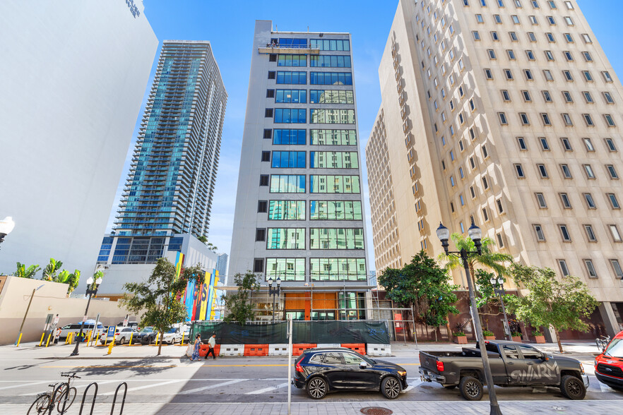 66 W Flagler St, Miami, FL en venta - Foto del edificio - Imagen 1 de 21