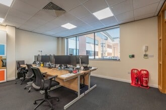 1 Brooklands Rd, Weybridge en alquiler Foto del interior- Imagen 2 de 4