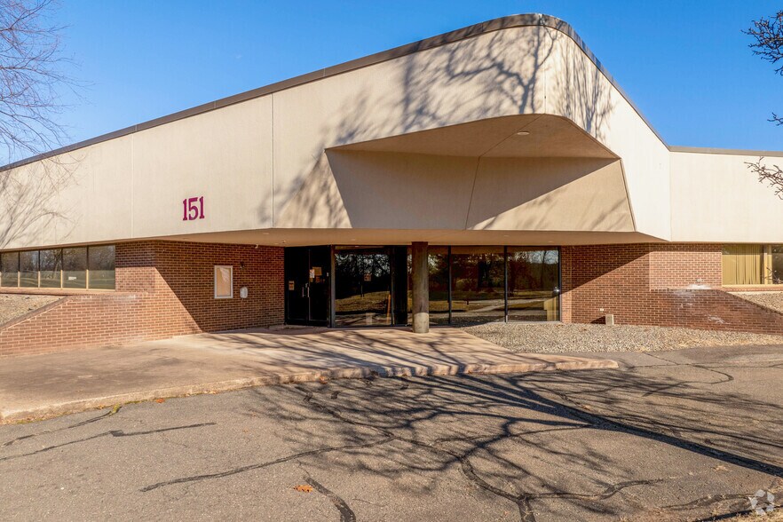 151 Batson Dr, Manchester, CT en venta - Foto del edificio - Imagen 2 de 20