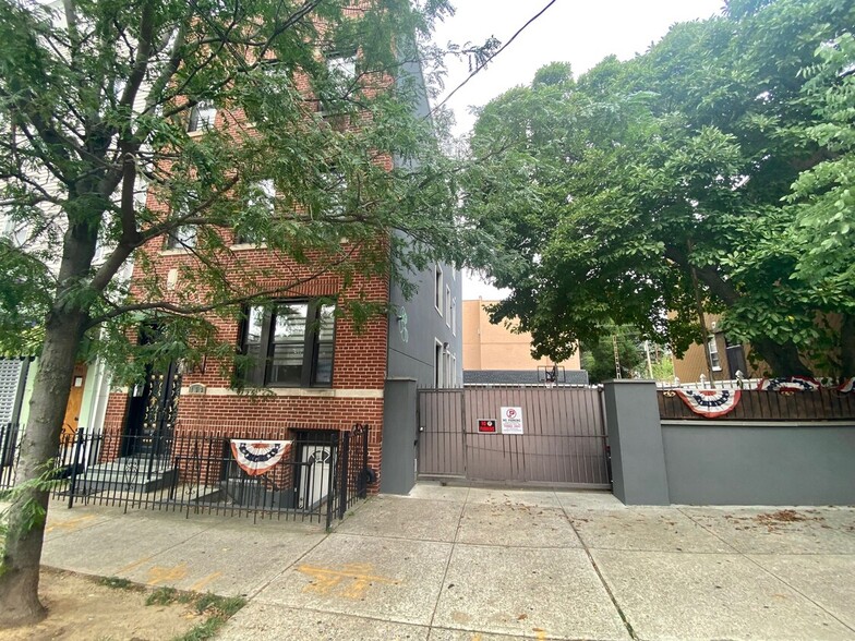 453-455 Fairview Ave, Ridgewood, NY en venta - Foto del edificio - Imagen 1 de 3