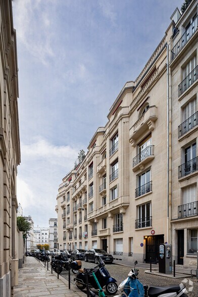 2 B Rue Lord Byron, Paris en venta - Foto del edificio - Imagen 3 de 5