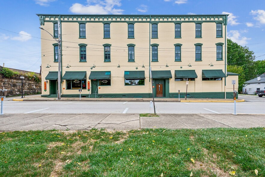 615 Ligonier St, Latrobe, PA en venta - Foto del edificio - Imagen 1 de 22