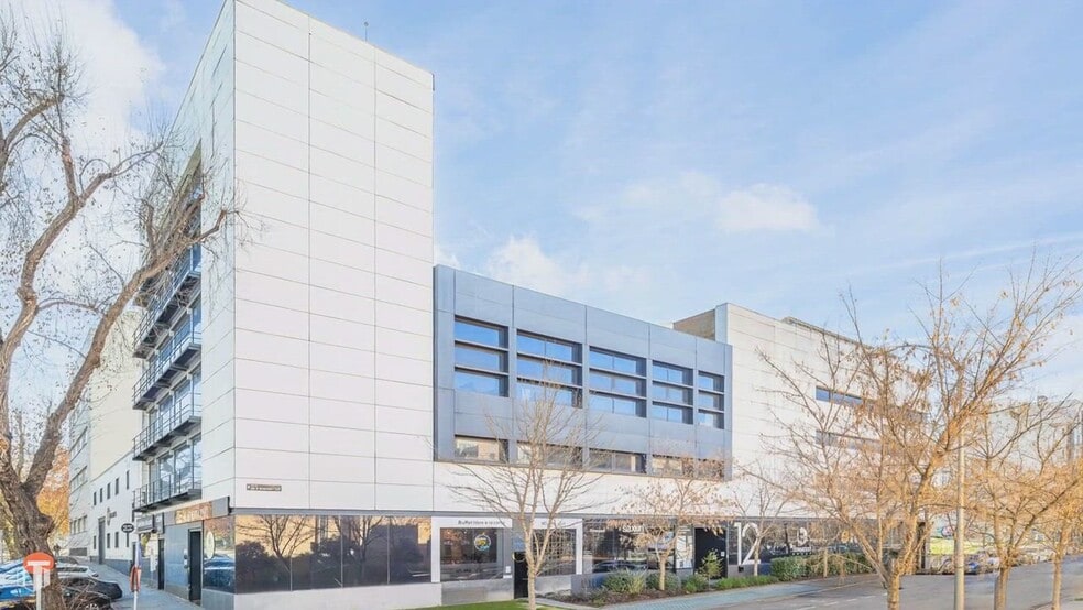 Calle Miguel Yuste, 58, Madrid, Madrid en alquiler - Vídeo de anuncio comercial - Imagen 2 de 21