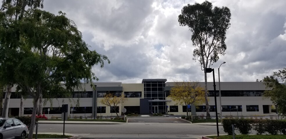 2100 Corporate Center Dr, Thousand Oaks, CA en alquiler - Foto del edificio - Imagen 3 de 8