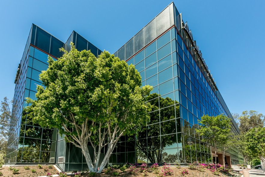 1255 Corporate Center Dr, Monterey Park, CA en alquiler - Foto del edificio - Imagen 3 de 6