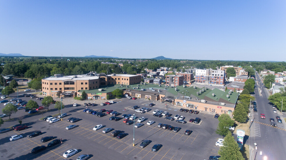 145 Boul Saint-Joseph, St-Jean, QC en alquiler - Foto del edificio - Imagen 1 de 12