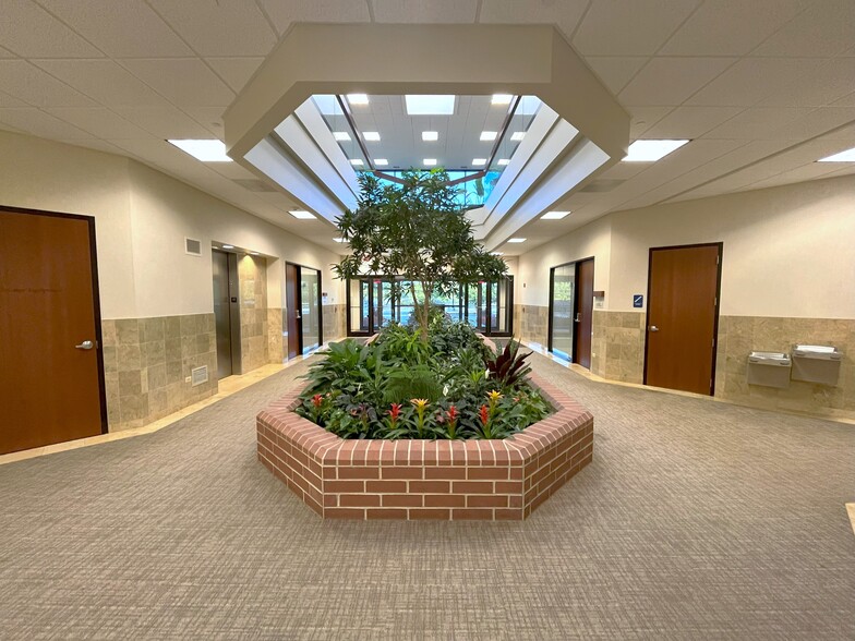 4200 Cantera Dr, Warrenville, IL en venta - Lobby - Imagen 2 de 39