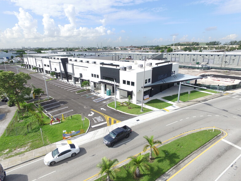 7802 NW 103rd St, Hialeah Gardens, FL en alquiler - Foto del edificio - Imagen 1 de 9