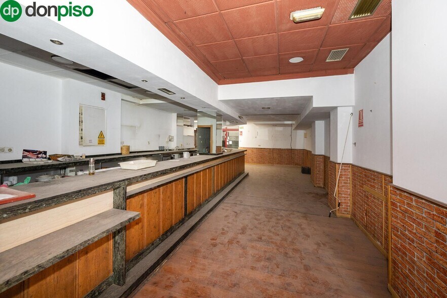 Avenida Juan Pablo II, 92, Granada, Granada en venta - Foto del edificio - Imagen 3 de 31