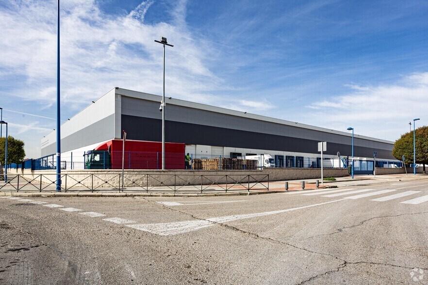 Nave en Leganés, Madrid en alquiler - Foto del edificio - Imagen 2 de 27