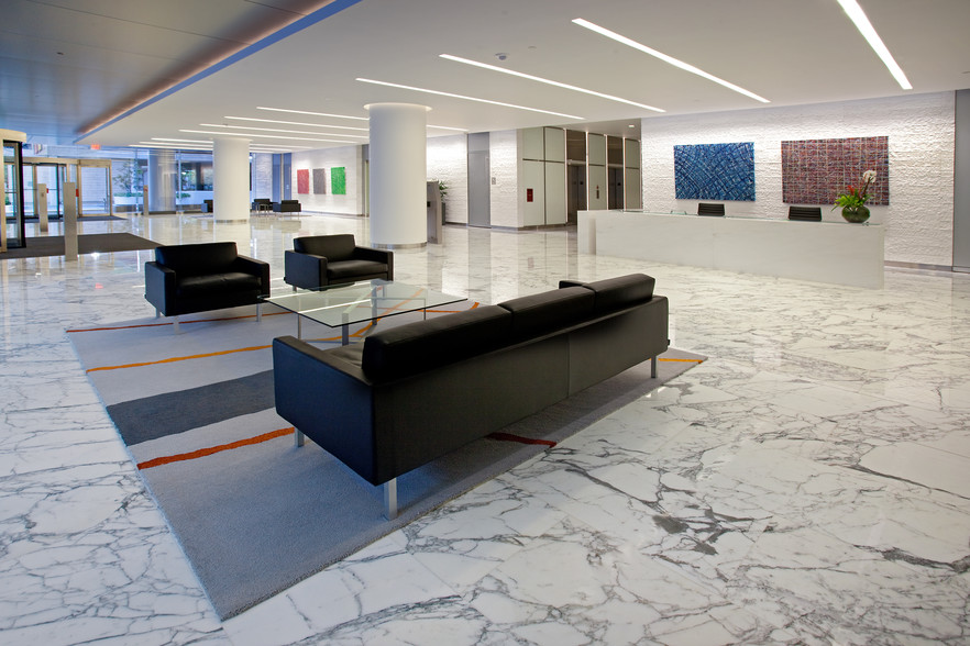 1400 Crystal Dr, Arlington, VA en alquiler - Lobby - Imagen 2 de 10