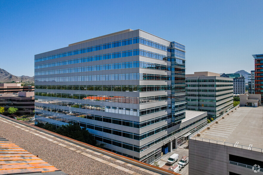 2325 E Camelback Rd, Phoenix, AZ en alquiler - Foto del edificio - Imagen 3 de 24