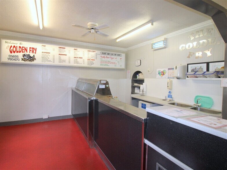 4 The Golden Fry and 4 Bed House, Huntly en venta - Foto del edificio - Imagen 2 de 17