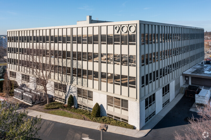 900 Merchants Concourse, Westbury, NY en alquiler - Foto del edificio - Imagen 2 de 8