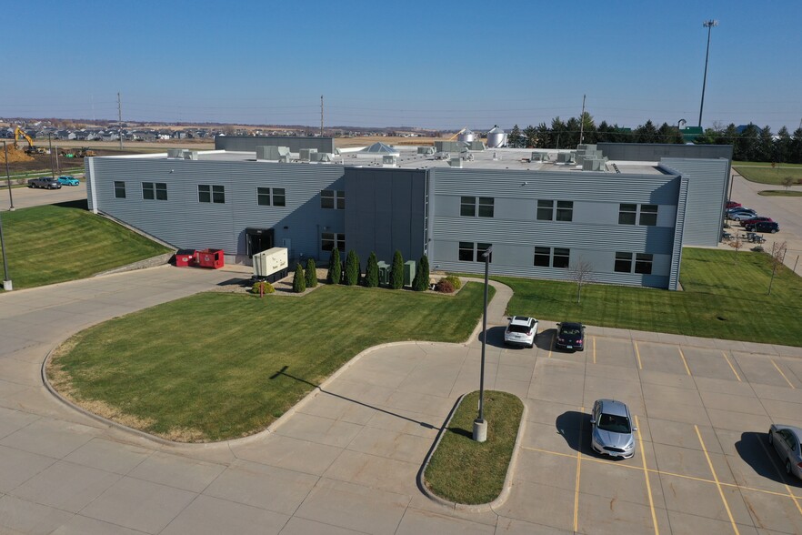 1025 Kirkwood Pky SW, Cedar Rapids, IA en alquiler - Foto del edificio - Imagen 3 de 3