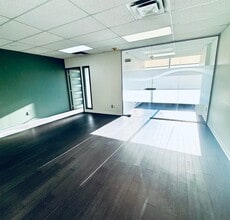 2-14 Boul Désaulniers, Saint-lambert, QC en alquiler Foto del interior- Imagen 1 de 4