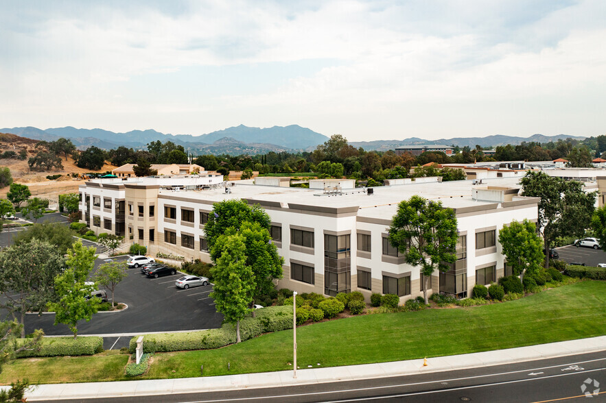 30700 Russell Ranch Rd, Westlake Village, CA en alquiler - Foto del edificio - Imagen 1 de 2