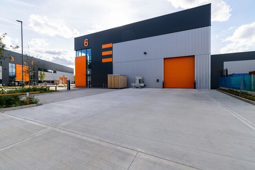 Roding Ln S, Woodford Green en alquiler - Foto del edificio - Imagen 2 de 30