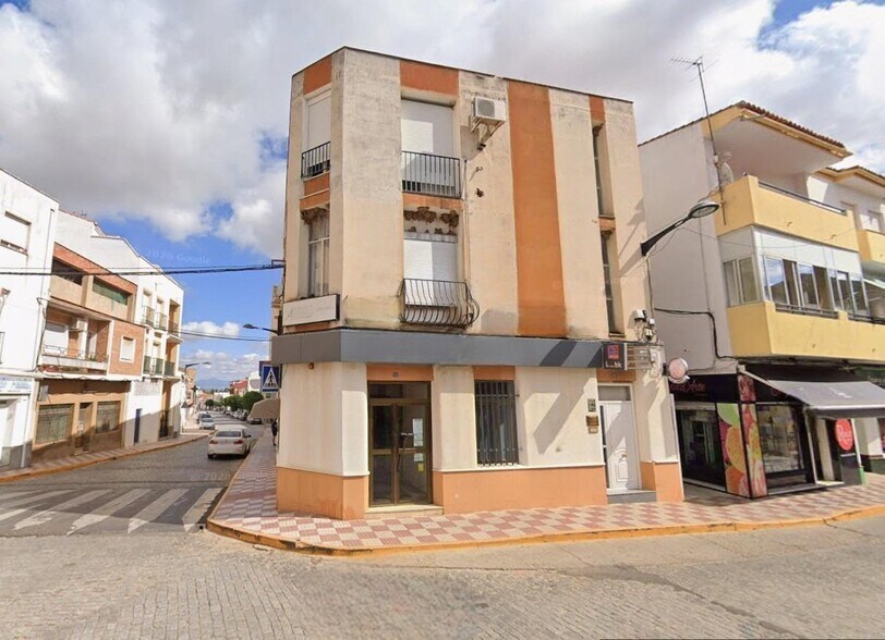 Avenida Constitución, 13, Navalvillar de Pela, Badajoz en venta - Foto del edificio - Imagen 2 de 3
