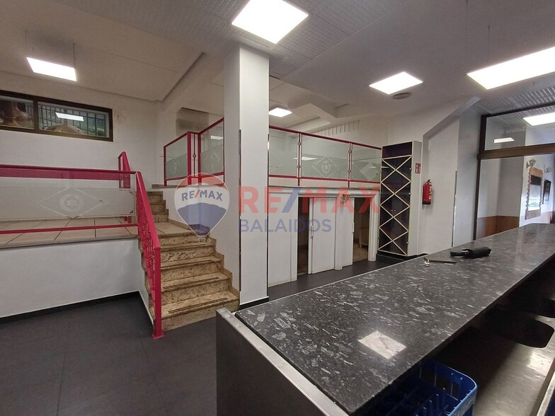 Local en Vigo, Pontevedra en venta - Vestíbulo - Imagen 2 de 27