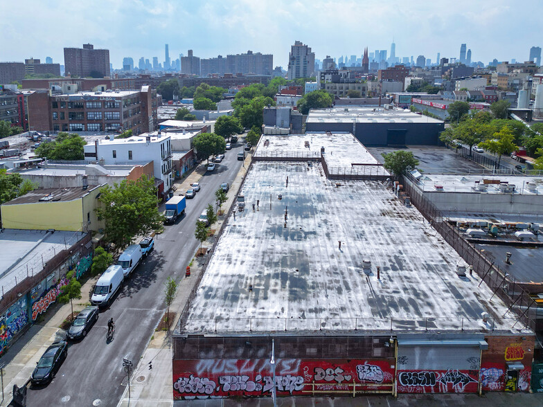 275 Boerum St, Brooklyn, NY en venta - Foto del edificio - Imagen 3 de 20