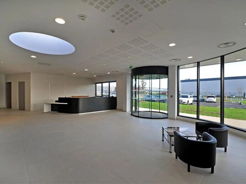 8 Rue Du Maréchal De Lattre De Tassigny, Élancourt en alquiler - Vestíbulo - Imagen 3 de 10