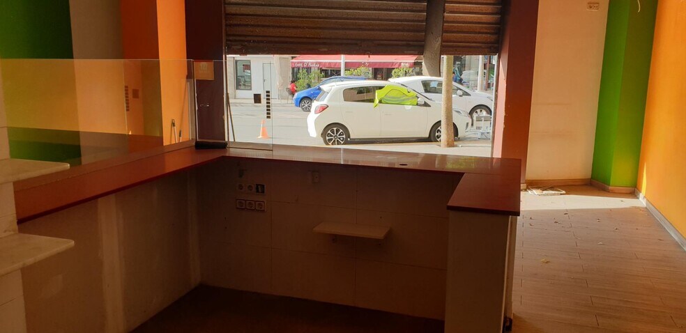 Local en Elche en venta - Foto del edificio - Imagen 3 de 9