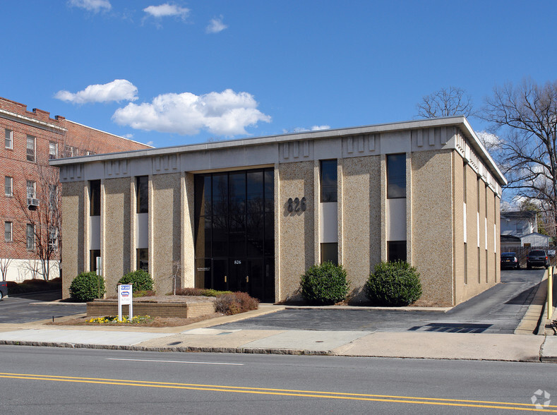 826 N Elm St, Greensboro, NC en alquiler - Foto del edificio - Imagen 1 de 3