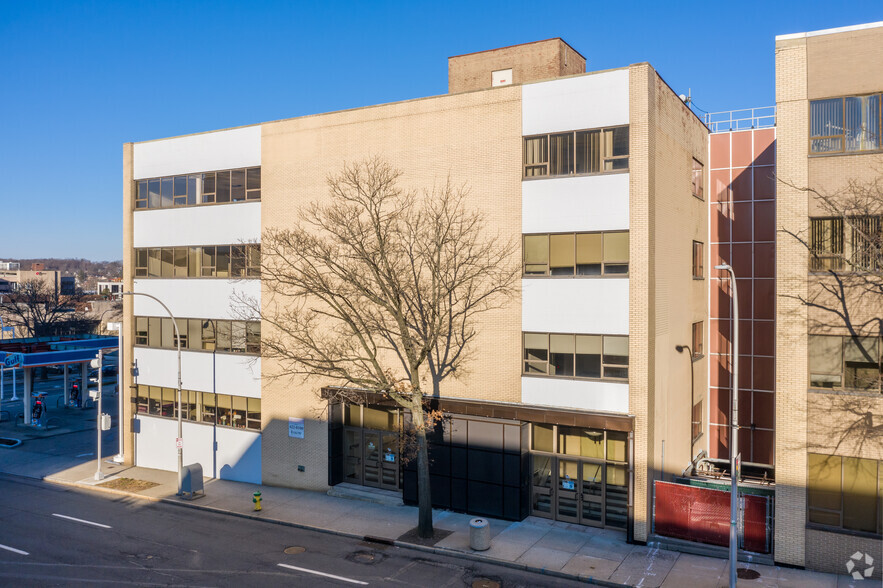 300 Hamilton Ave, White Plains, NY en alquiler - Foto del edificio - Imagen 2 de 4