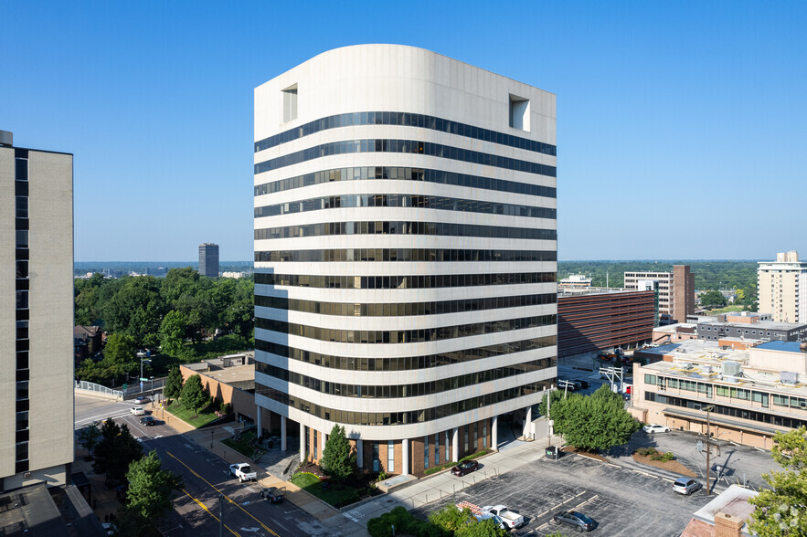 231 S Bemiston Ave, Clayton, MO en alquiler - Foto del edificio - Imagen 1 de 26