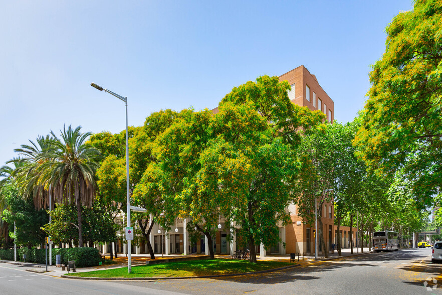 Edificio residencial en Barcelona, Barcelona en venta - Foto del edificio - Imagen 2 de 3