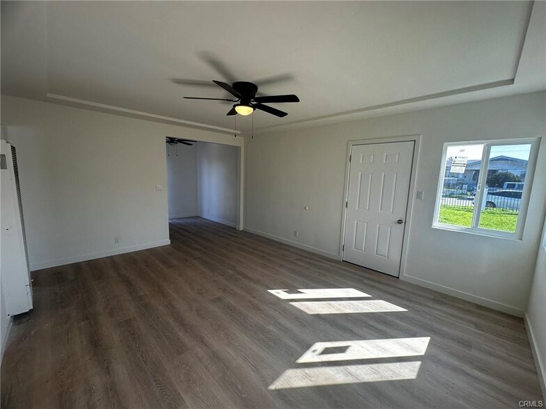 1525 W 105th St, Los Angeles, CA en venta - Foto del interior - Imagen 3 de 26