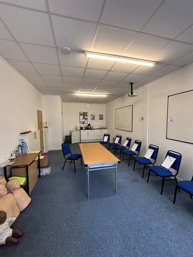 Ely Rd, Waterbeach, CAM CB25 9FX - Unidad 7 -  - Foto del interior - Image 1 of 2