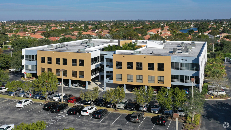 18503 Pines Blvd, Pembroke Pines, FL en alquiler - Foto del edificio - Imagen 1 de 13