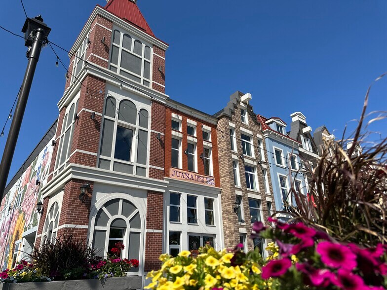 10704 120 St NW, Edmonton, AB en alquiler - Foto del edificio - Imagen 2 de 43