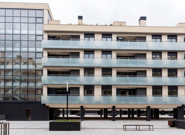 Más detalles de Calle Tapia de Casariego, Oviedo - Local en venta