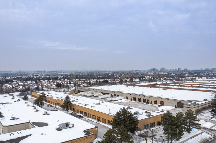 24 Viceroy Rd, Concord, ON en alquiler - Foto del edificio - Imagen 2 de 28