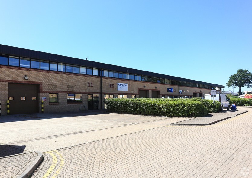 Newton Rd, Crawley en alquiler - Foto del edificio - Imagen 2 de 3