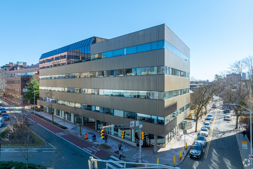 1050 Massachusetts Ave, Cambridge, MA en alquiler - Foto del edificio - Imagen 1 de 4